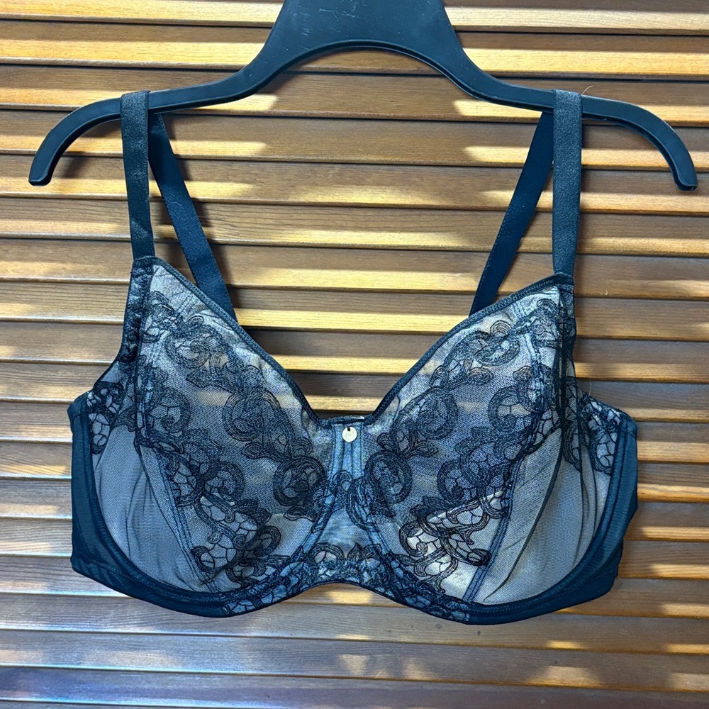 EUC Natori Black Lace Bra